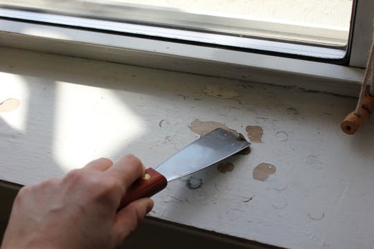 Как покрасить деревянный подоконник